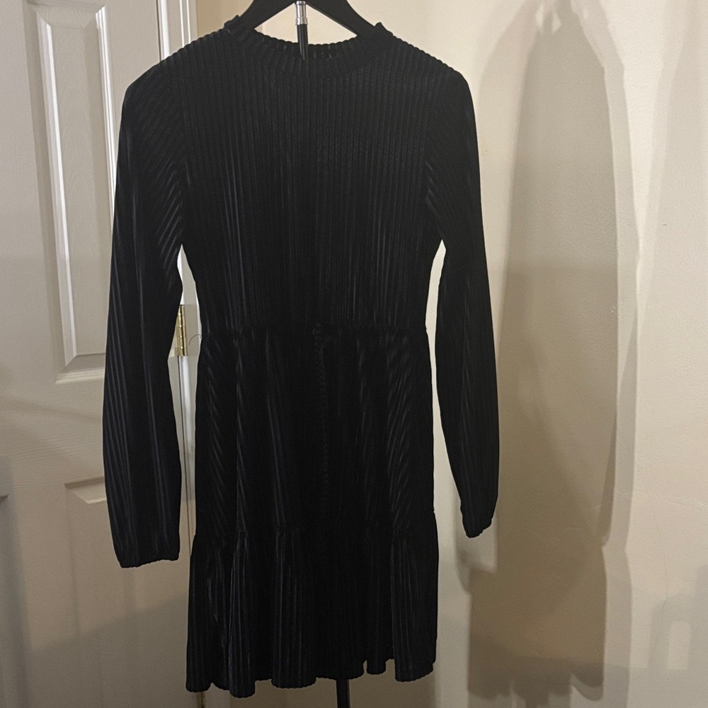 Elegant Black Pleated Dress